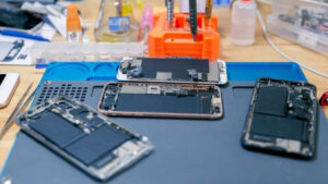 Do Phone Repair Shops Go Through Your Phone